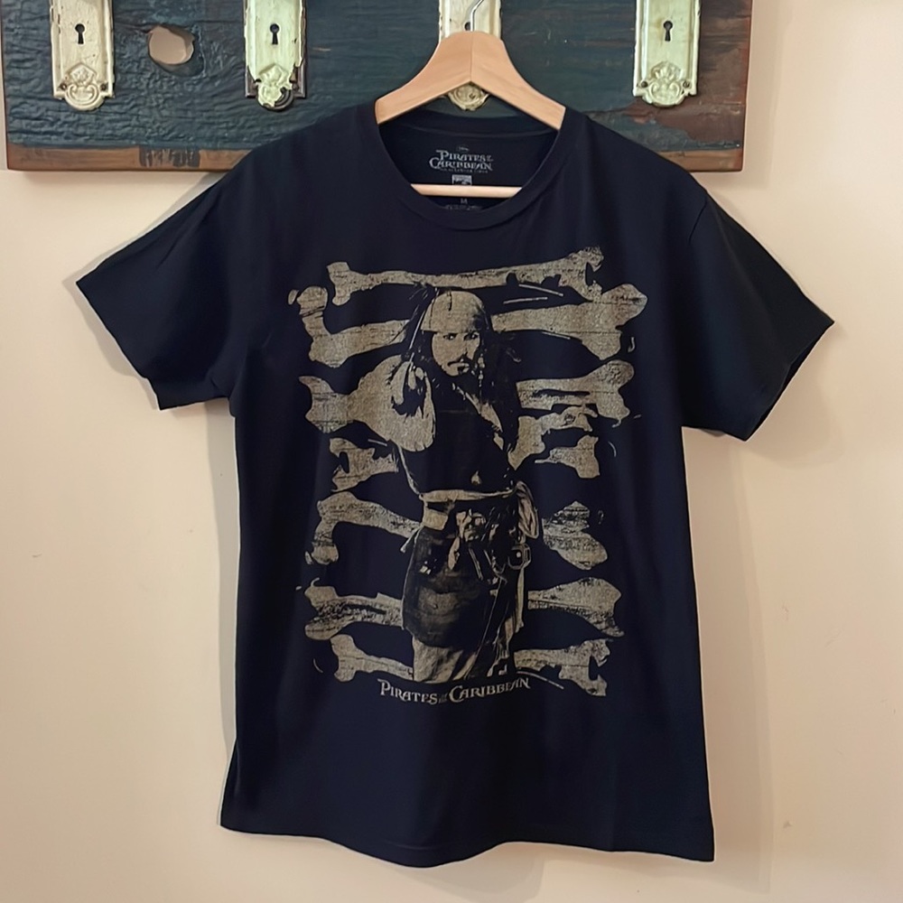 Disney Pirates of the Caribbean Johnny Depp T-Shirt Size Medium - Picture 2 of 9